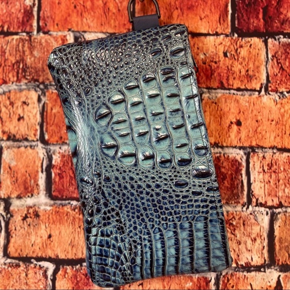 Cowhide Wristlet Clutch Leather Cowhide Zipper Embossed Leather Crossbody bag - Picture 4 of 11